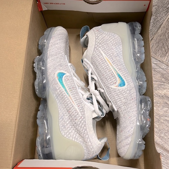 Nike Big Girls Vapormax 2021 FK DB1550 102 - Picture 9 of 10
